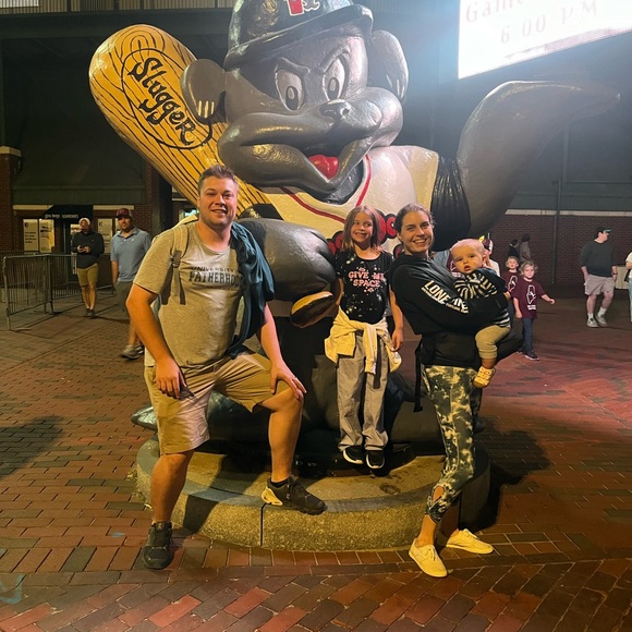 Meet your Posher, Courtney - Picture 2 of 5